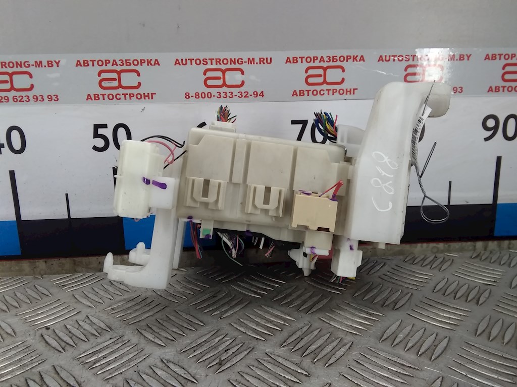 Датчик уровня в бачок омывателя TOYOTA Avensis 2009-2015