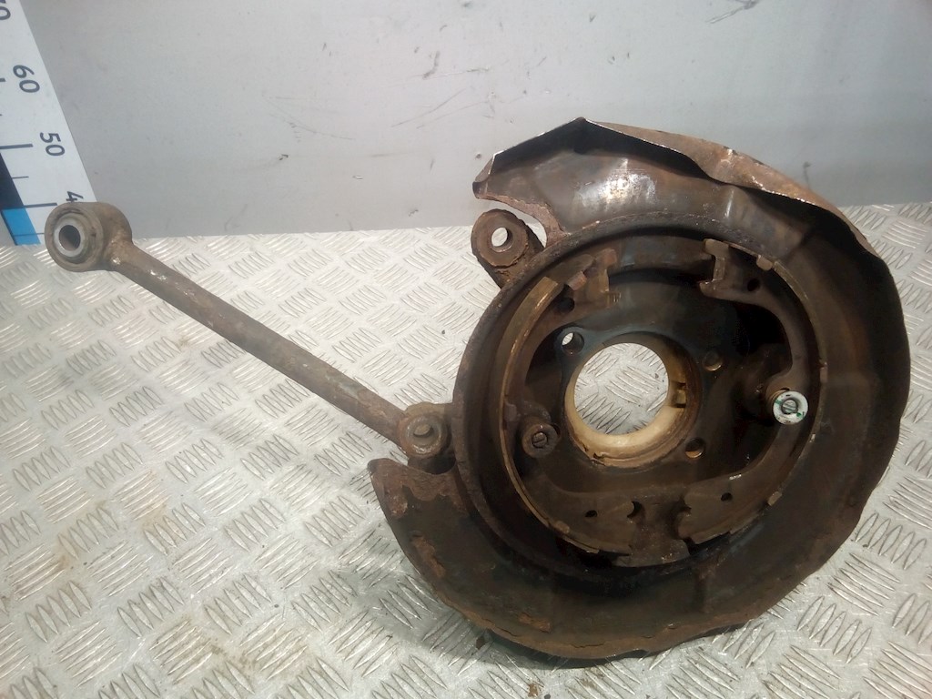 Кулак задний левый Nissan Murano (Z50) (2002-2008)