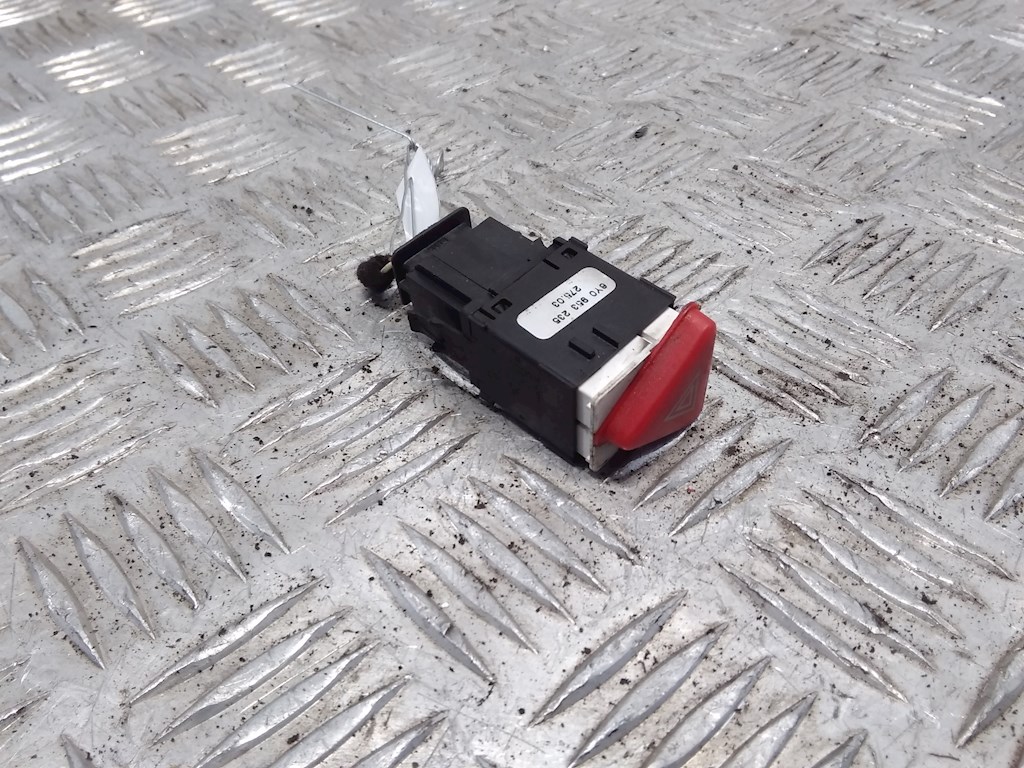 Кнопка аварийной сигнализации (аварийки) VOLKSWAGEN Transporter T5 2003-2015