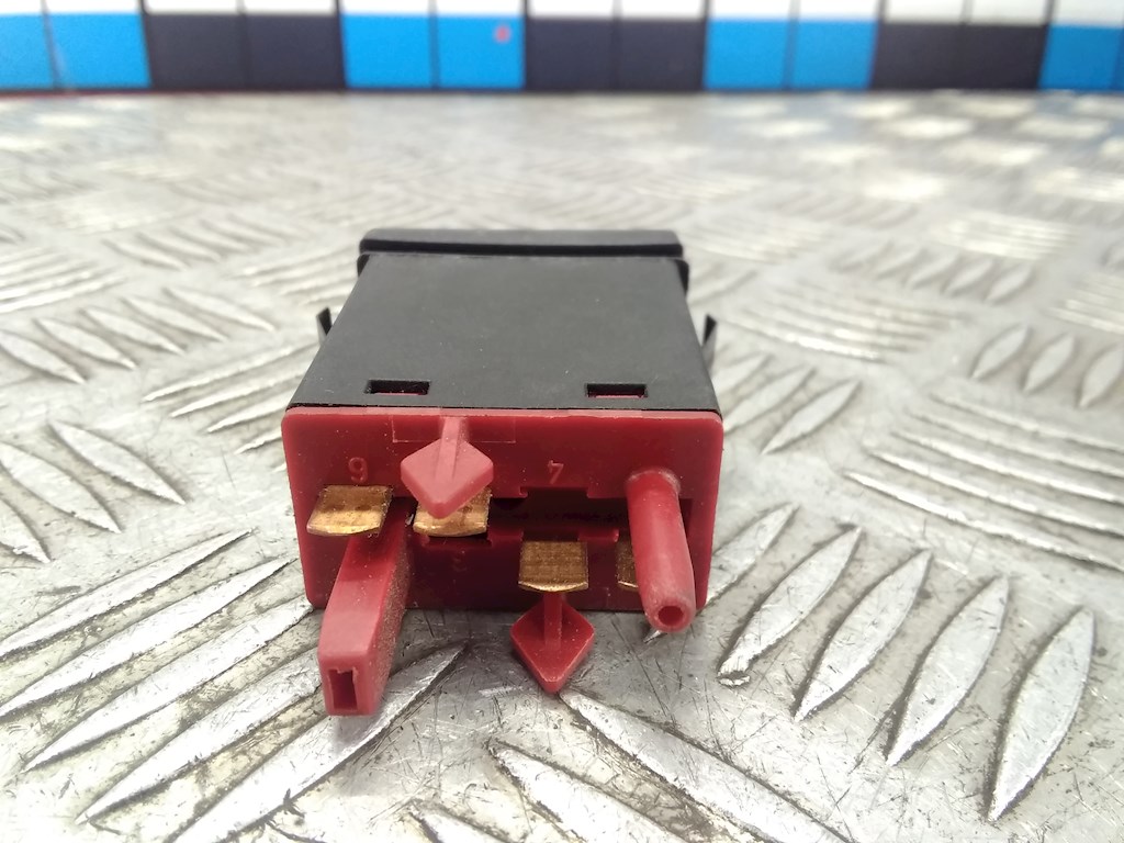 Кнопка антипробуксовочной системы VOLKSWAGEN Passat B5 1997-2005