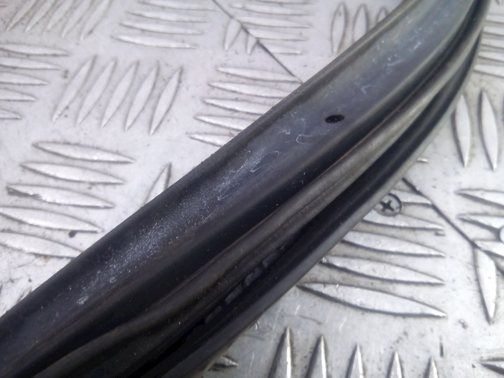 Уплотнитель двери AUDI A4 B6 2001-2005