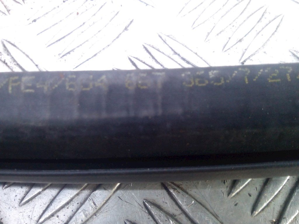 Уплотнитель двери AUDI A4 B6 2001-2005