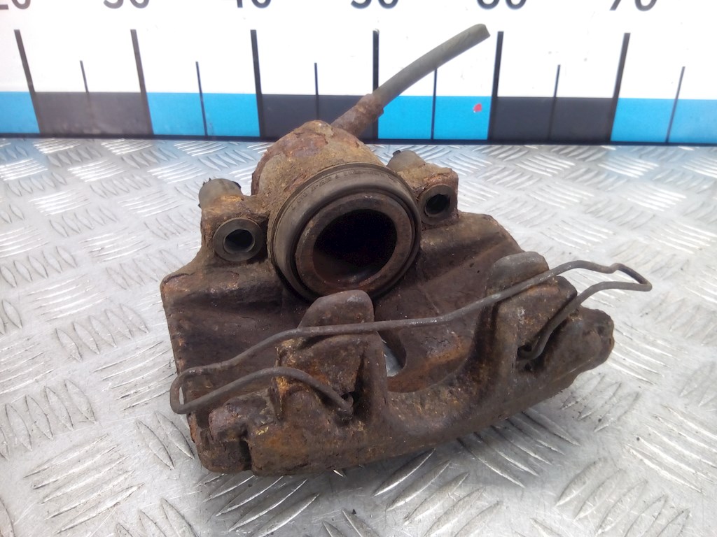 Суппорт передний правый VOLKSWAGEN Passat B7 2011-2015