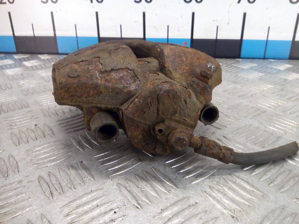 Суппорт передний правый VOLKSWAGEN Passat B7 2011-2015