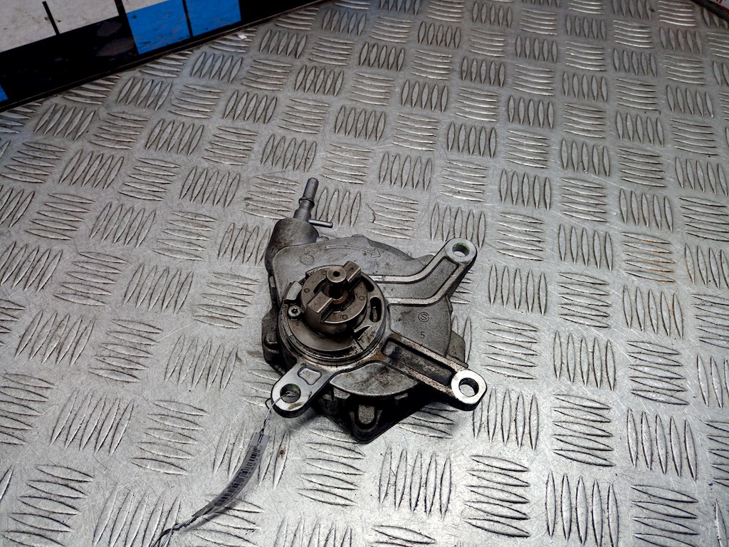 Насос вакуумный Toyota Corolla Verso 2 (2004-2009)