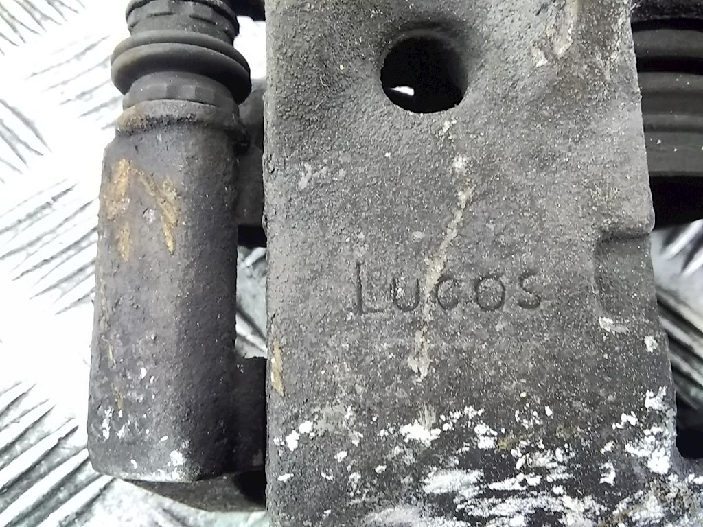 Суппорт передний правый CITROEN Berlingo 1996-2012