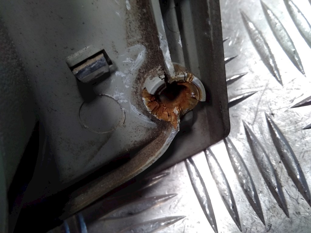 Фонарь задний внутренний левый KIA Carens 1999-2002