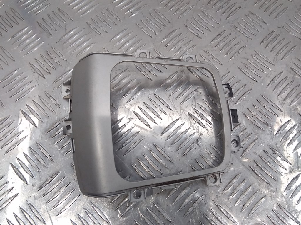 Накладка декоративная на кулису (рамка рычага КПП) Kia Ceed 1 (ED) (2006-2012)