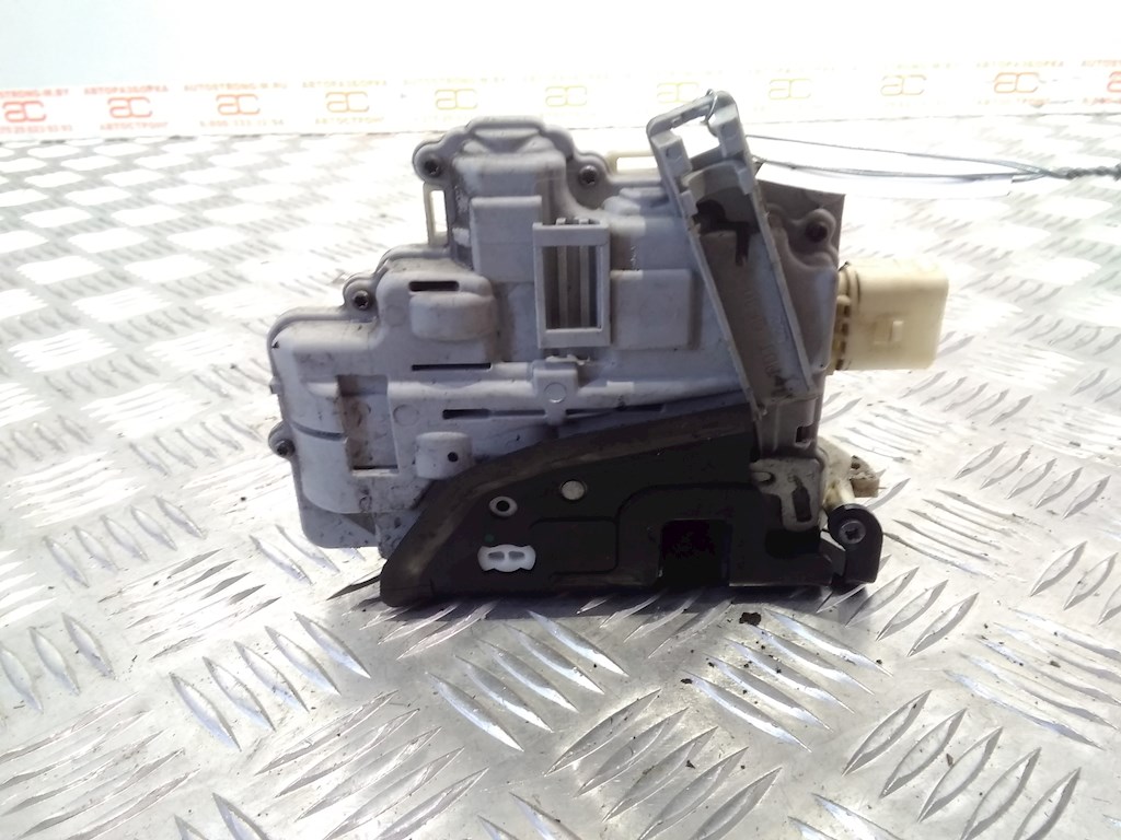 Замок двери передней левой VOLKSWAGEN Passat B7 2011-2015