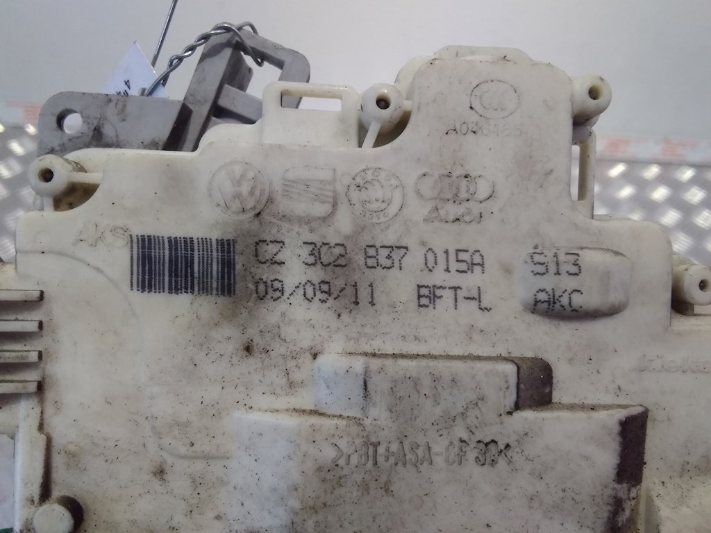 Замок двери передней левой VOLKSWAGEN Passat B7 2011-2015