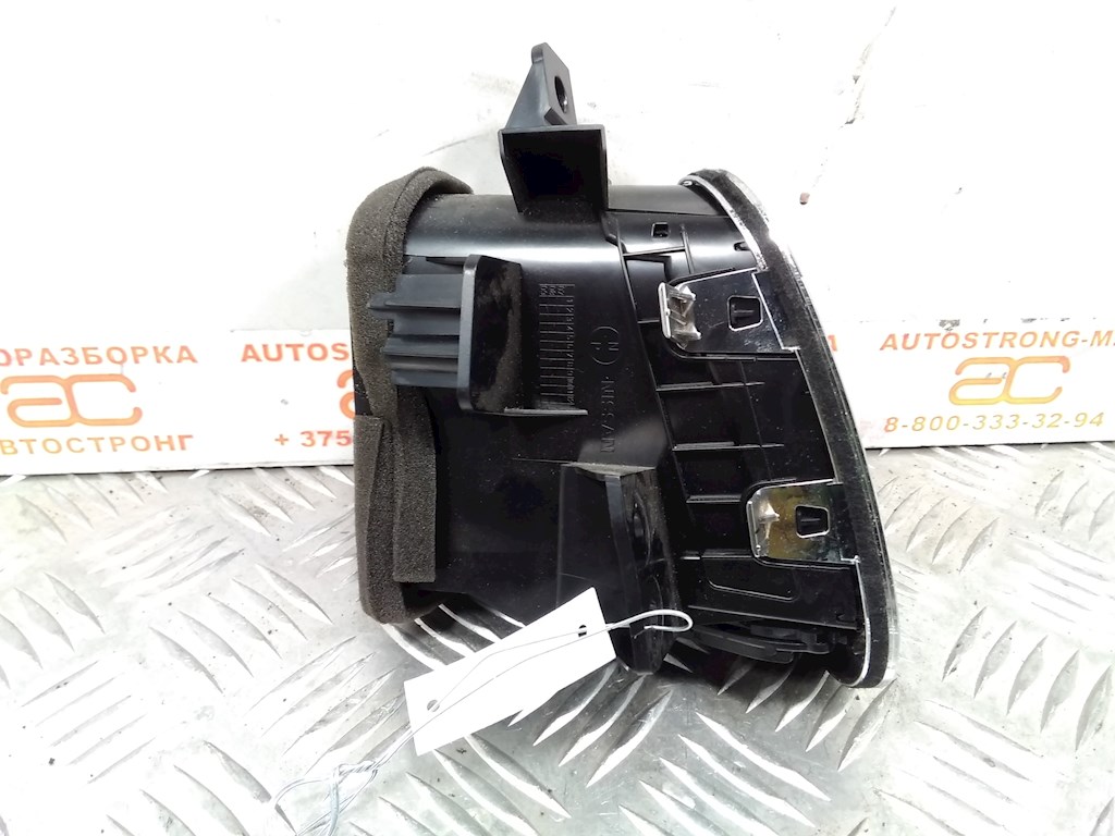 Дефлектор воздушный INFINITI QX56/QX80 2004-2010