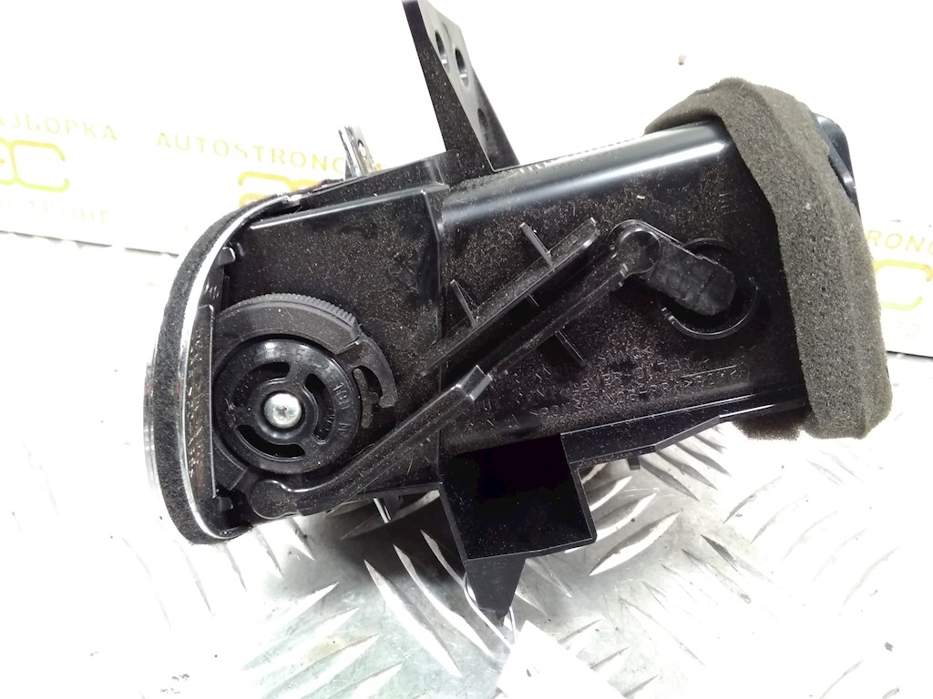 Дефлектор воздушный INFINITI QX56/QX80 2004-2010