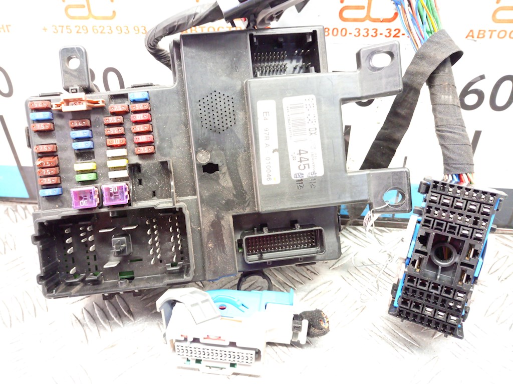 Датчик уровня в бачок омывателя KIA Carnival II 2006-2014