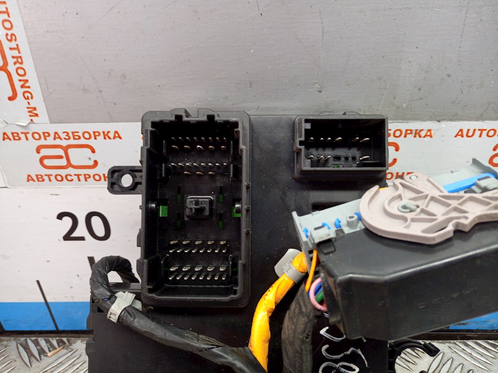 Датчик уровня в бачок омывателя KIA Carnival II 2006-2014