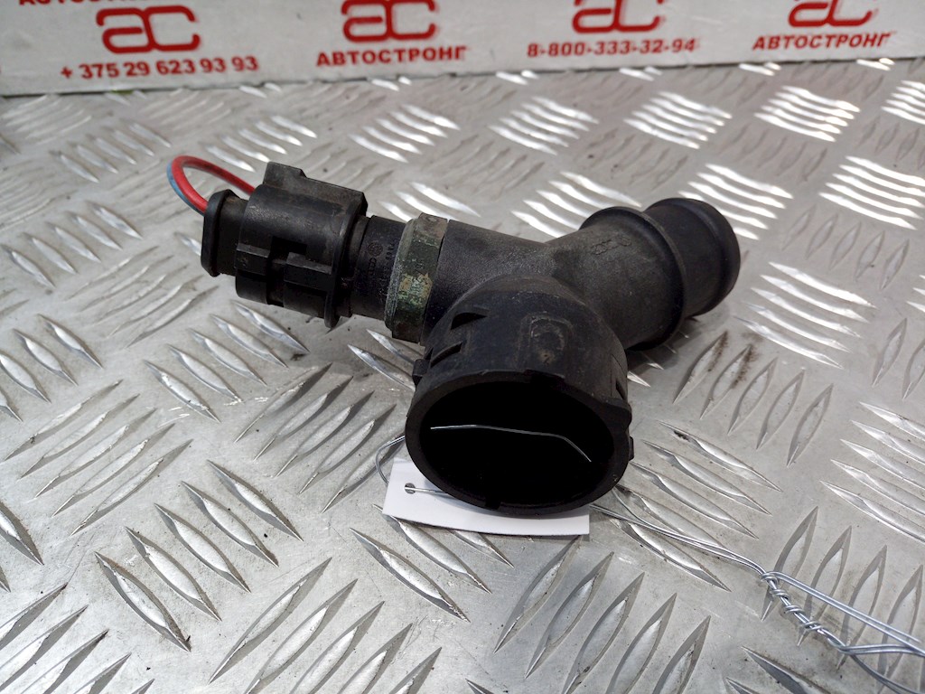 Тройник системы охлаждения VOLKSWAGEN Caddy III 2004-2015