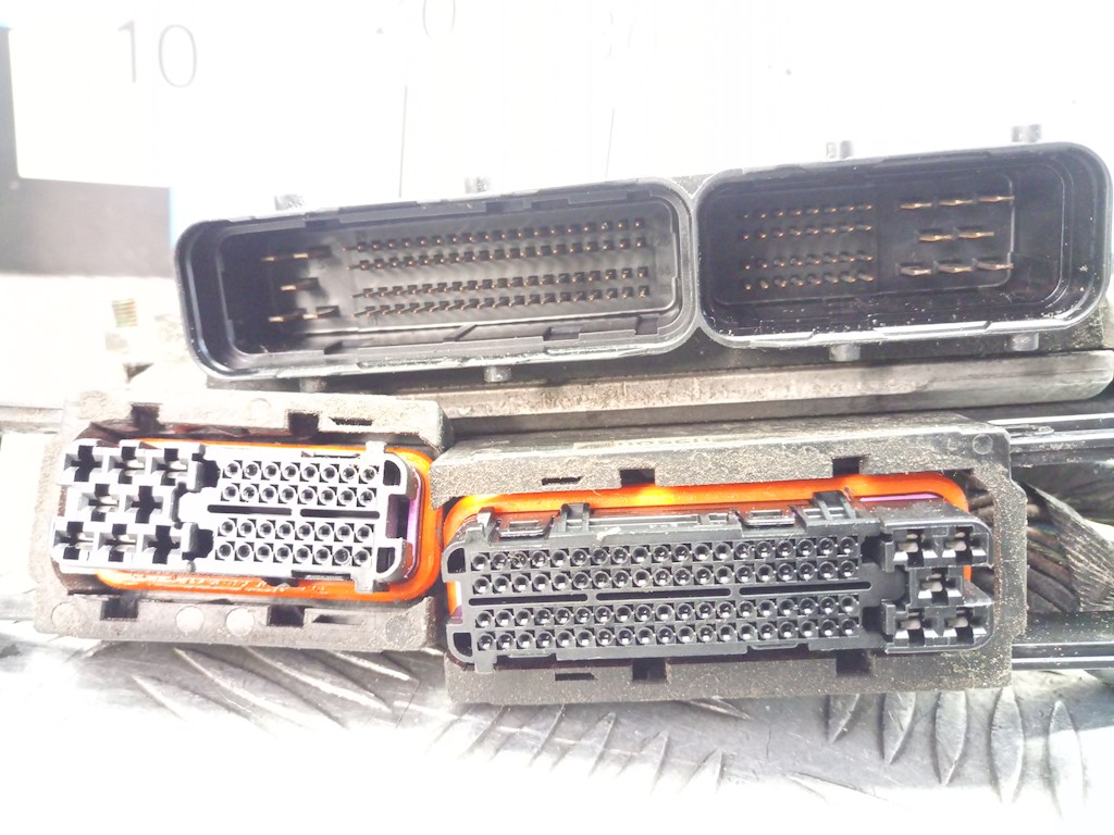 Блок управления двигателя (ЭБУ) CHRYSLER Voyager IV RG 2001-2007