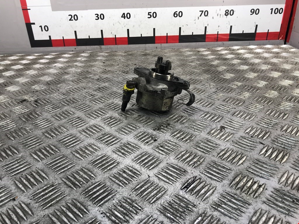 Насос вакуумный Opel Corsa D (2006-2014)