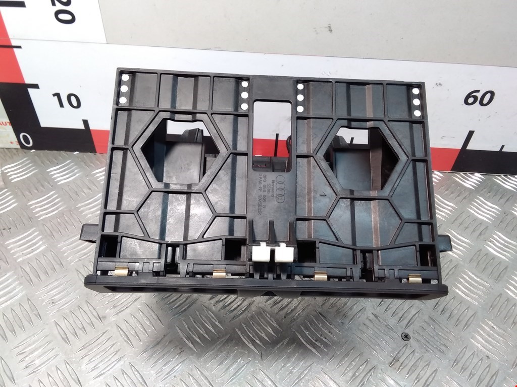 Рамка магнитолы AUDI A3 8P 2003-2013