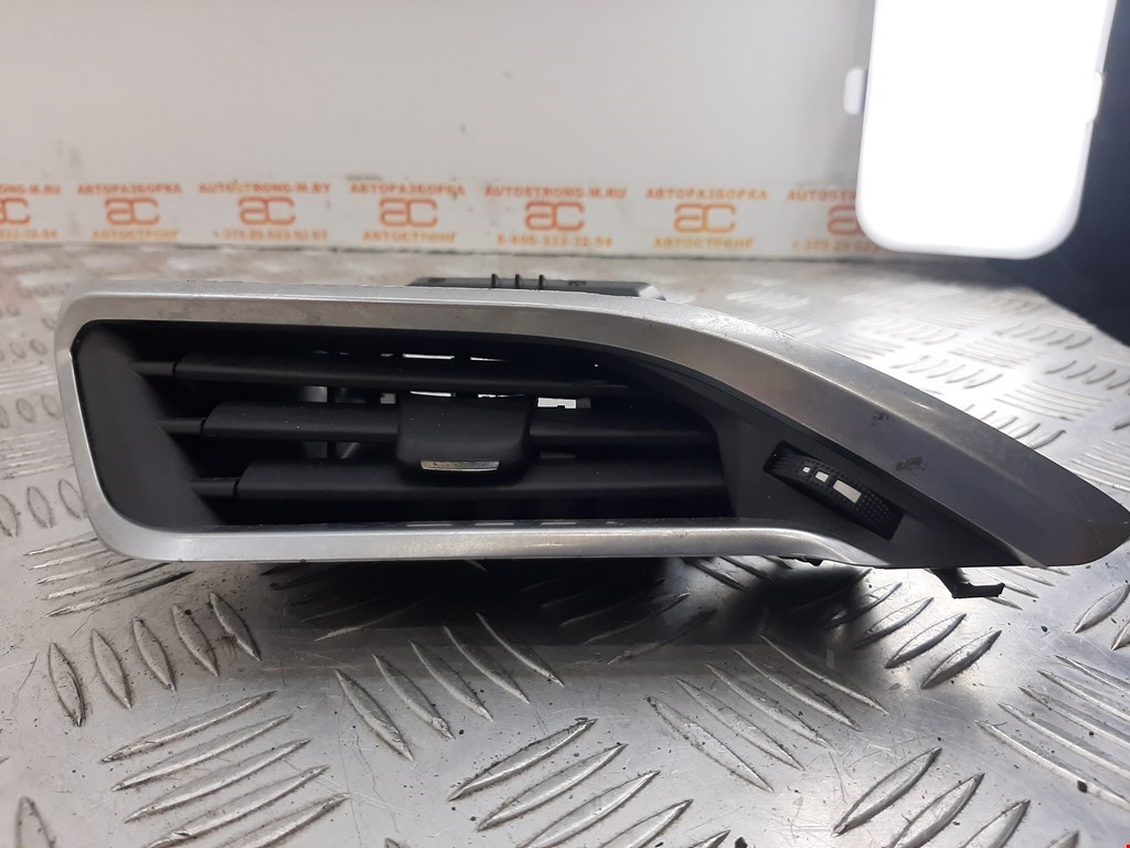 Дефлектор воздушный PEUGEOT 208 2012-2019