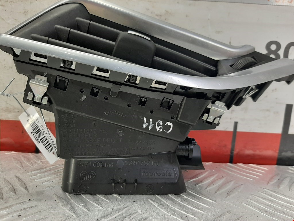 Дефлектор воздушный PEUGEOT 208 2012-2019