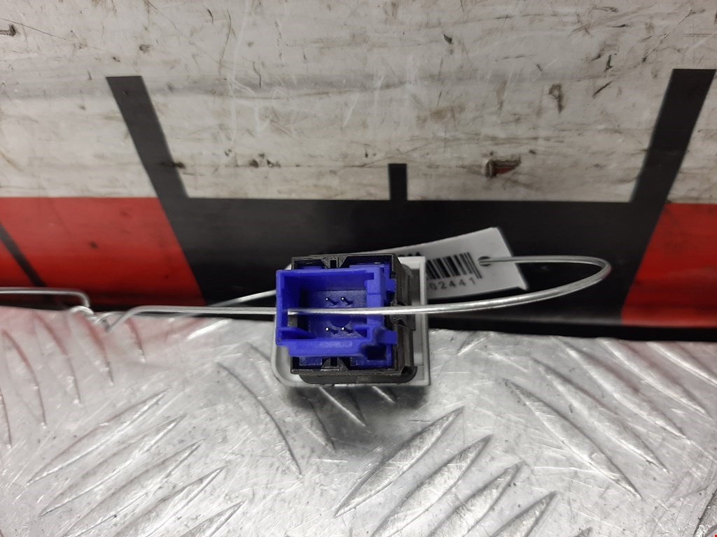 Кнопка аварийной сигнализации (аварийки) PEUGEOT 208 2012-2019