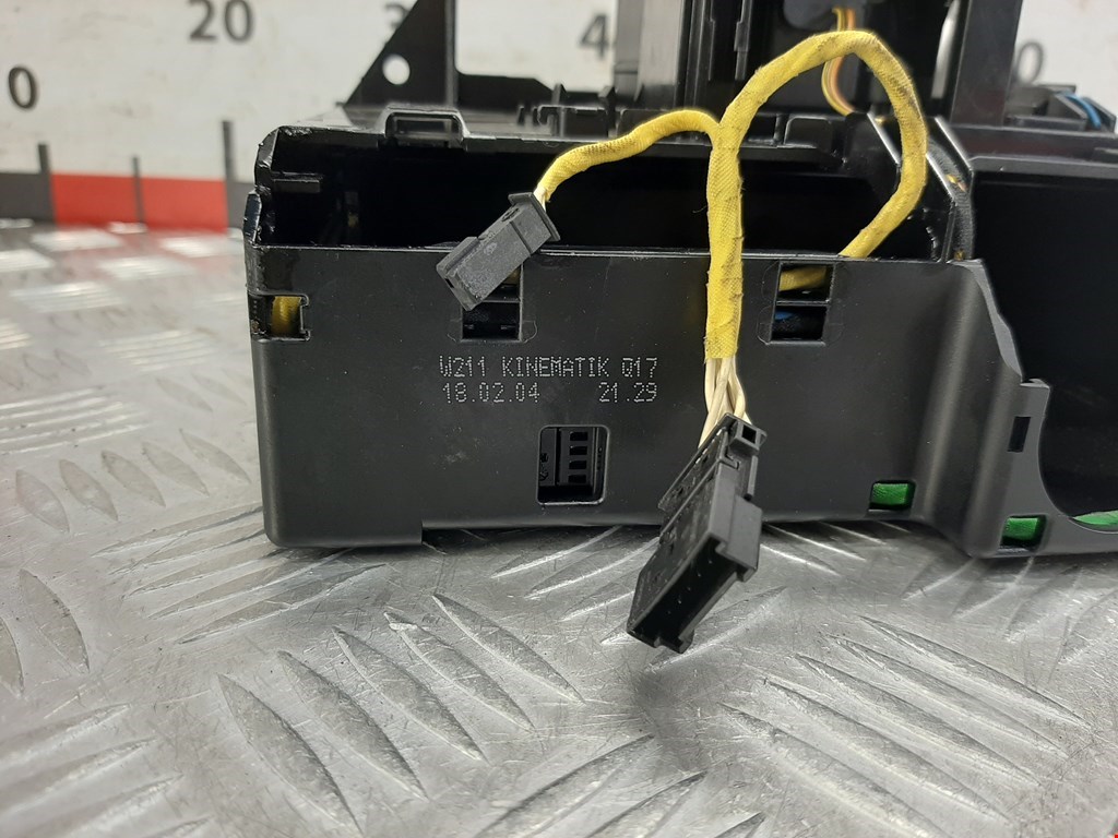 Кнопка аварийной сигнализации (аварийки) MERCEDES-BENZ E-Class W211, S211 2002-2009