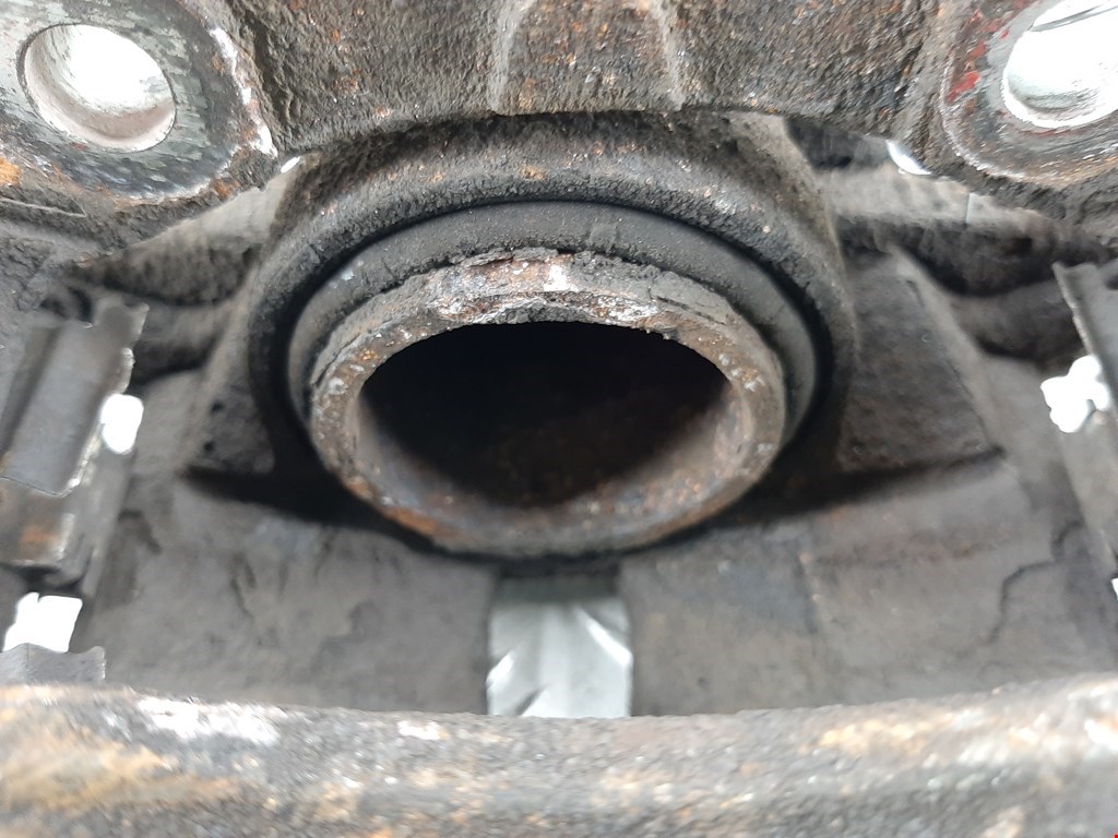 Суппорт передний правый PEUGEOT 208 2012-2019