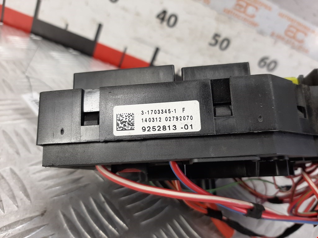 Датчик уровня в бачок омывателя BMW 5er 5 серия F10/F11/F07 2009-2017