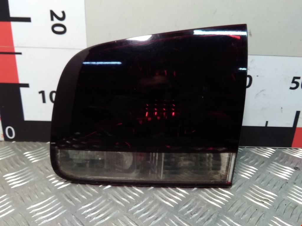 Фонарь задний внутренний правый VOLKSWAGEN Touareg 2002-2010