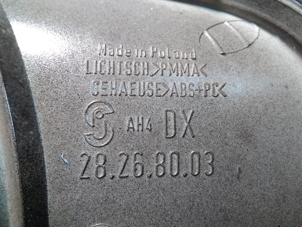 Фонарь задний внутренний правый VOLKSWAGEN Touareg 2002-2010