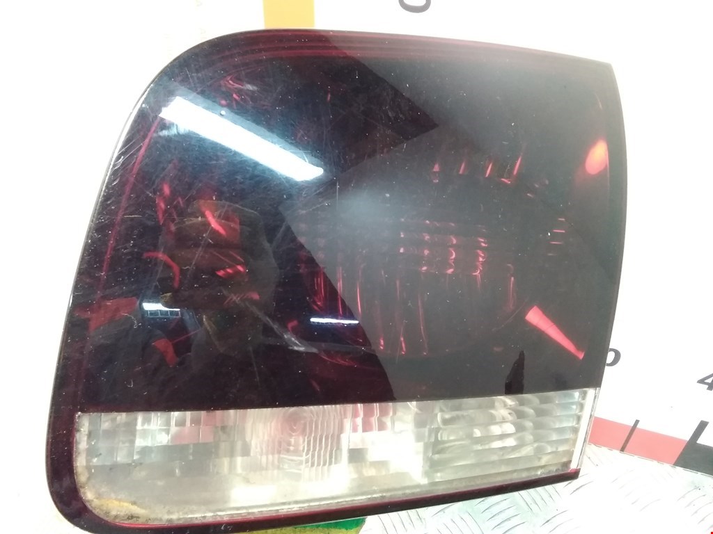 Фонарь задний внутренний правый VOLKSWAGEN Touareg 2002-2010