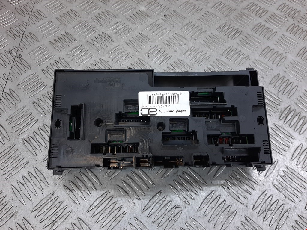 Датчик уровня в бачок омывателя BMW 5er 5 серия F10/F11/F07 2009-2017