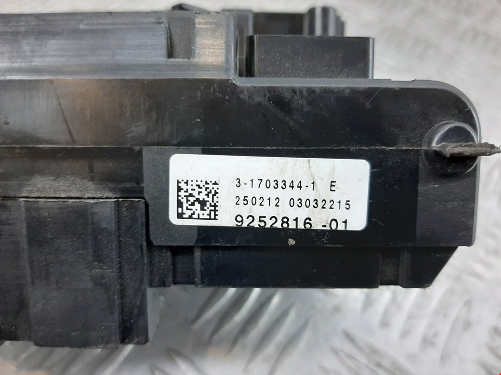 Датчик уровня в бачок омывателя BMW 5er 5 серия F10/F11/F07 2009-2017