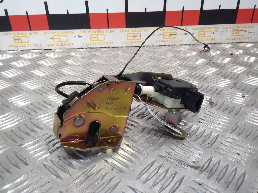 Замок багажника (крышки двери) VOLKSWAGEN Touareg 2002-2010