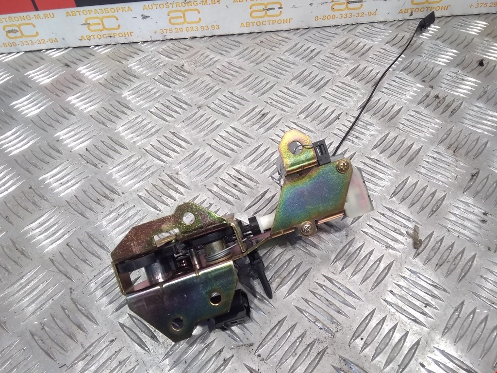 Замок багажника (крышки двери) VOLKSWAGEN Touareg 2002-2010