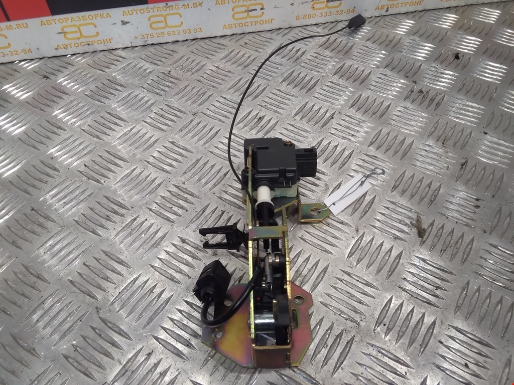 Замок багажника (крышки двери) VOLKSWAGEN Touareg 2002-2010