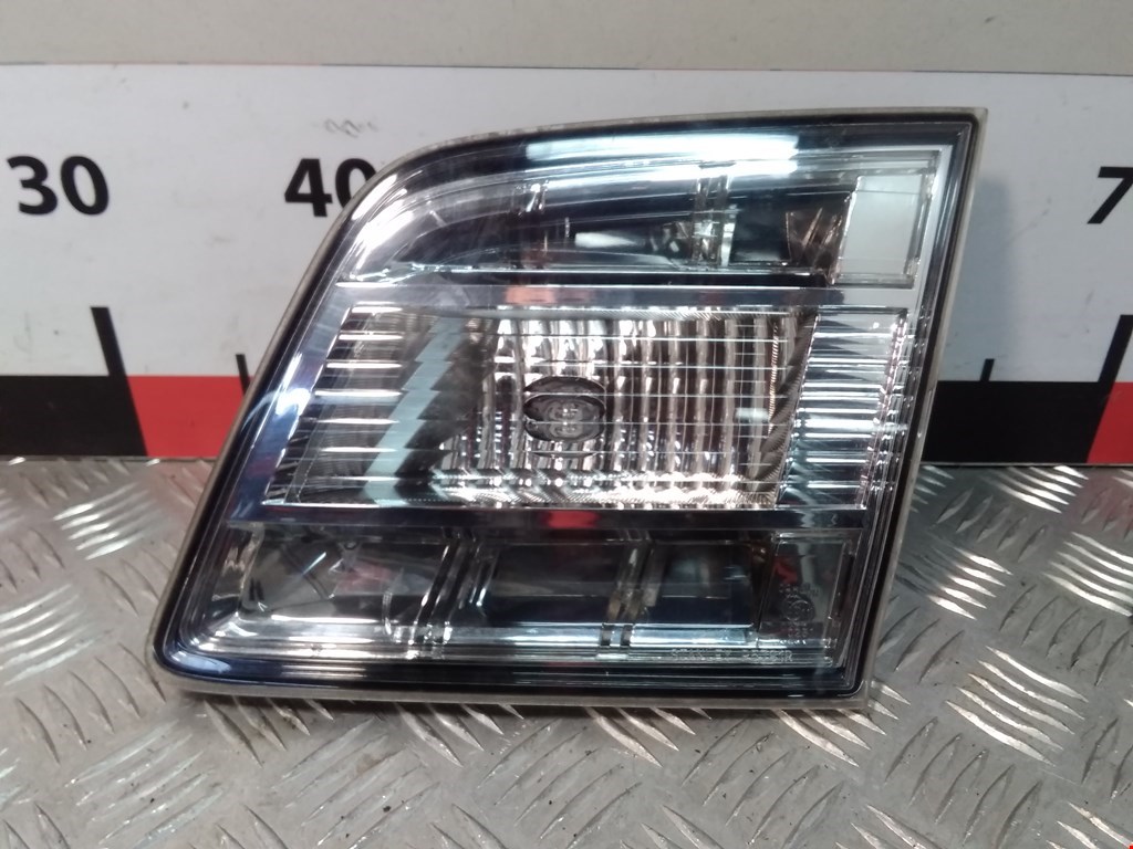 Фонарь задний внутренний правый MAZDA MPV LY 2006-2016