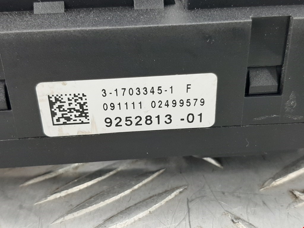 Датчик уровня в бачок омывателя BMW 5er 5 серия F10/F11/F07 2009-2017