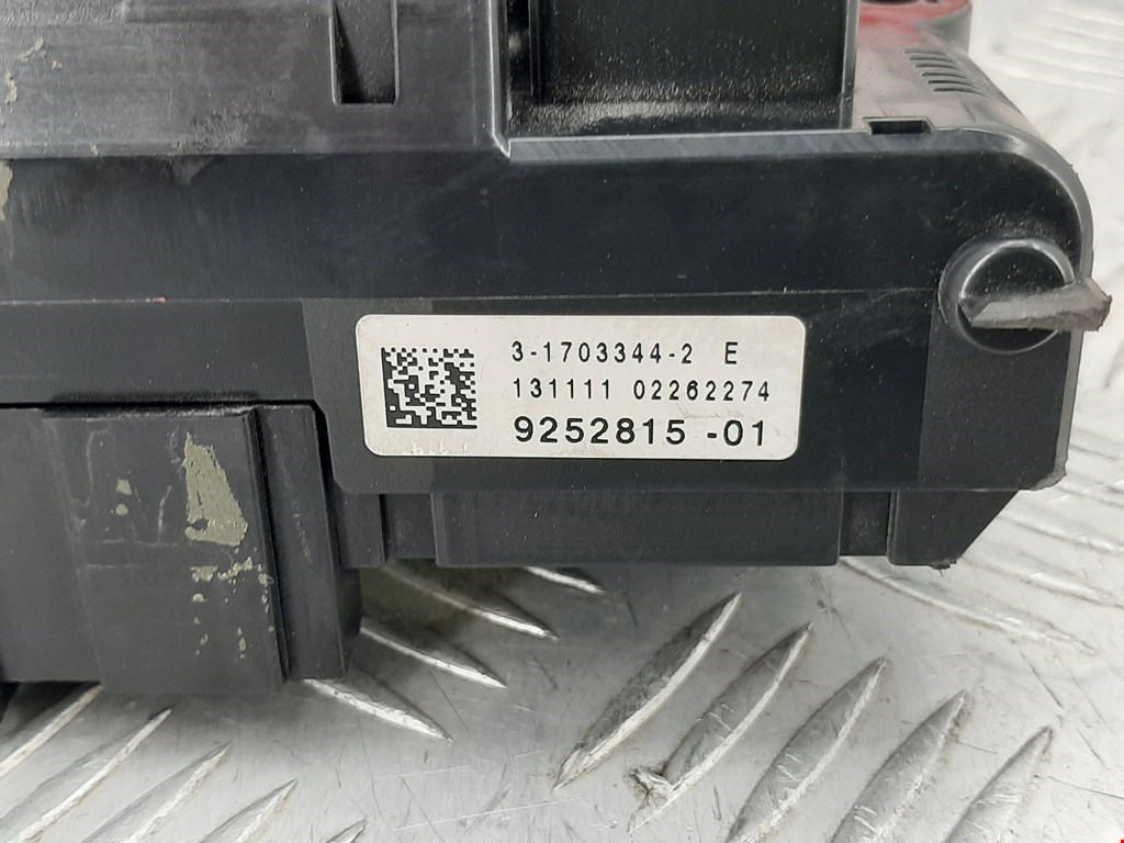 Датчик уровня в бачок омывателя BMW 5er 5 серия F10/F11/F07 2009-2017