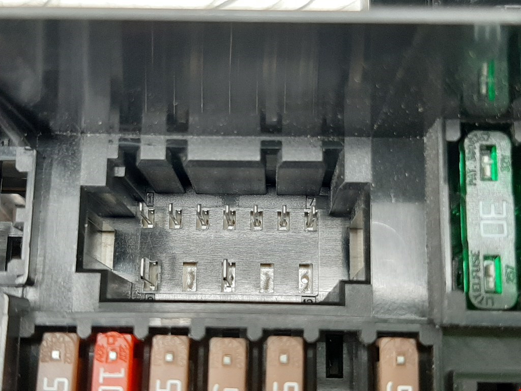 Датчик уровня в бачок омывателя BMW 5er 5 серия F10/F11/F07 2009-2017