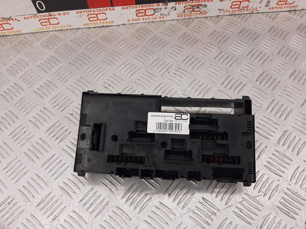 Датчик уровня в бачок омывателя BMW 5er 5 серия F10/F11/F07 2009-2017