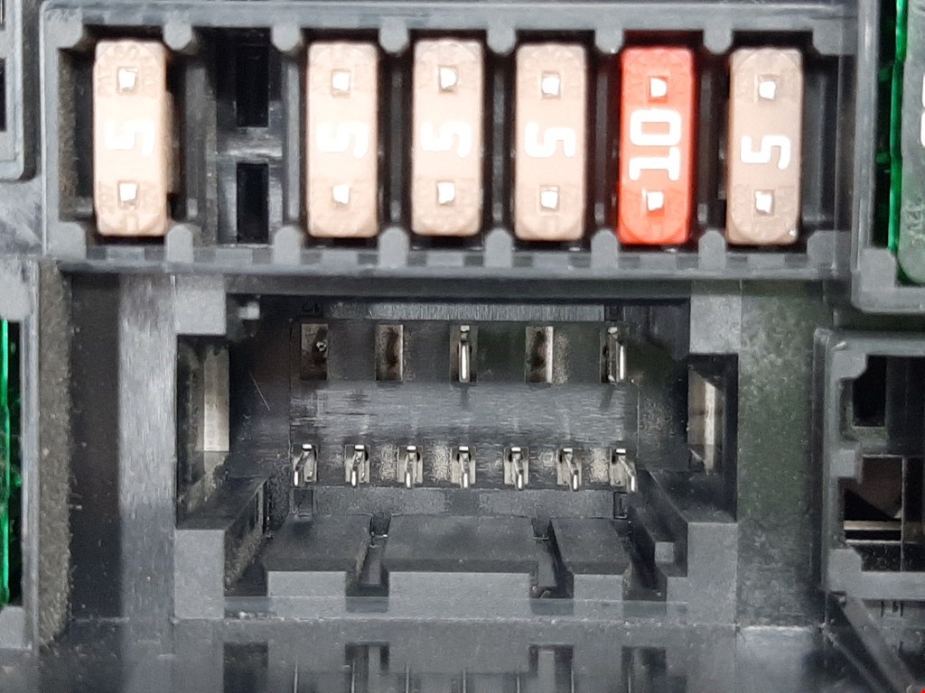 Датчик уровня в бачок омывателя BMW 5er 5 серия F10/F11/F07 2009-2017