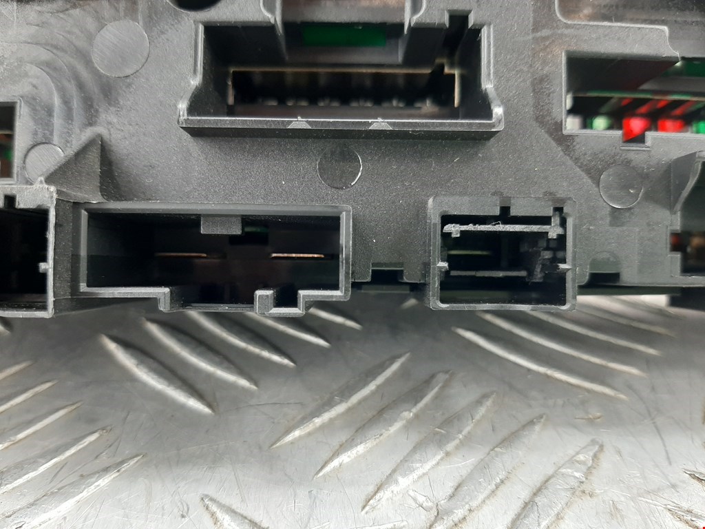 Датчик уровня в бачок омывателя BMW 5er 5 серия F10/F11/F07 2009-2017