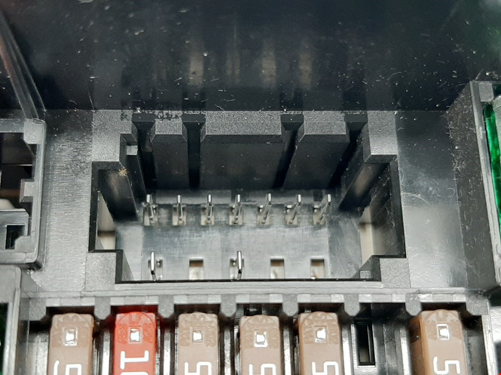 Датчик уровня в бачок омывателя BMW 5er 5 серия F10/F11/F07 2009-2017