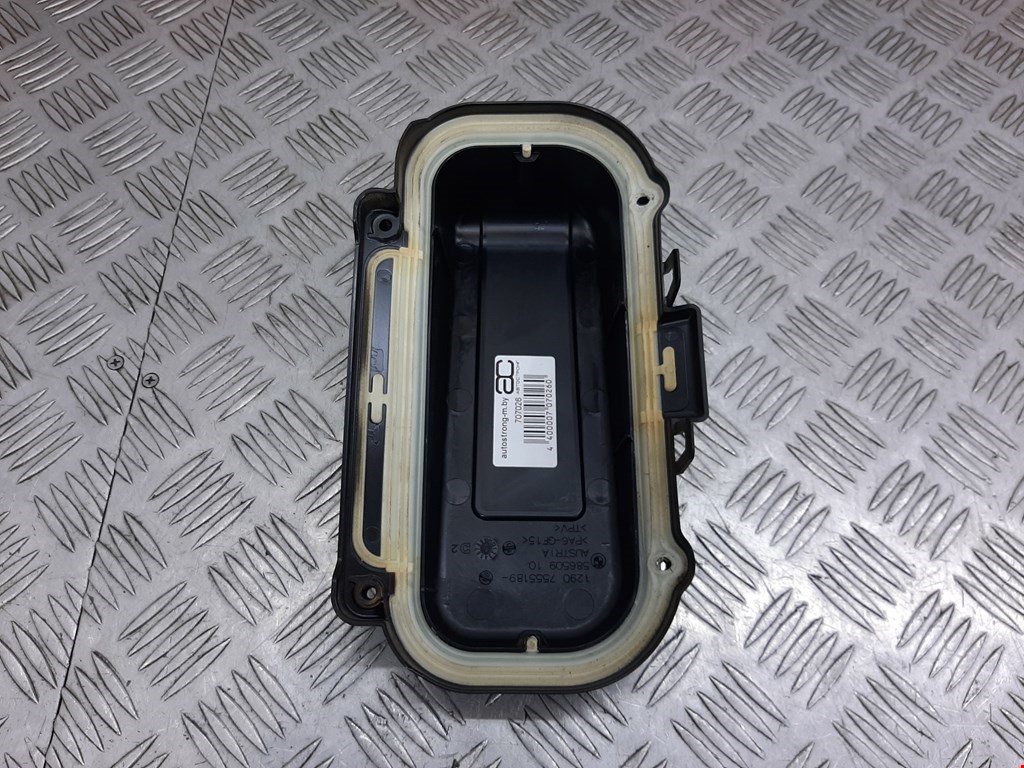 Датчик уровня в бачок омывателя BMW 5er 5 серия F10/F11/F07 2009-2017