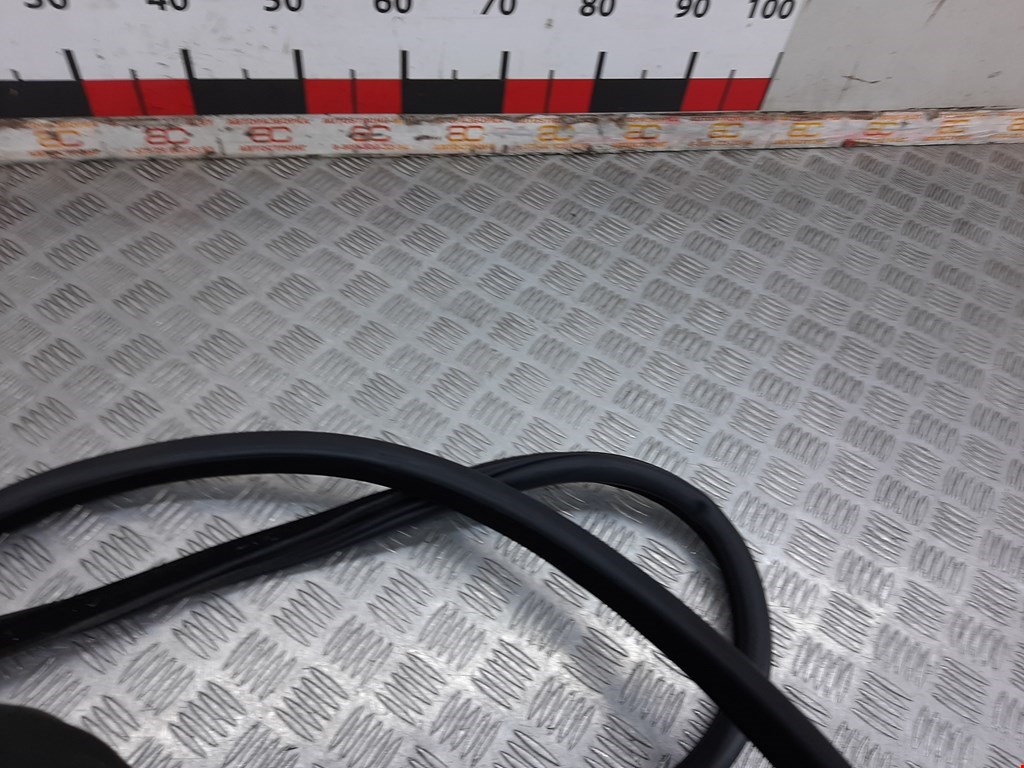 Уплотнитель двери BMW 5er 5 серия F10/F11/F07 2009-2017