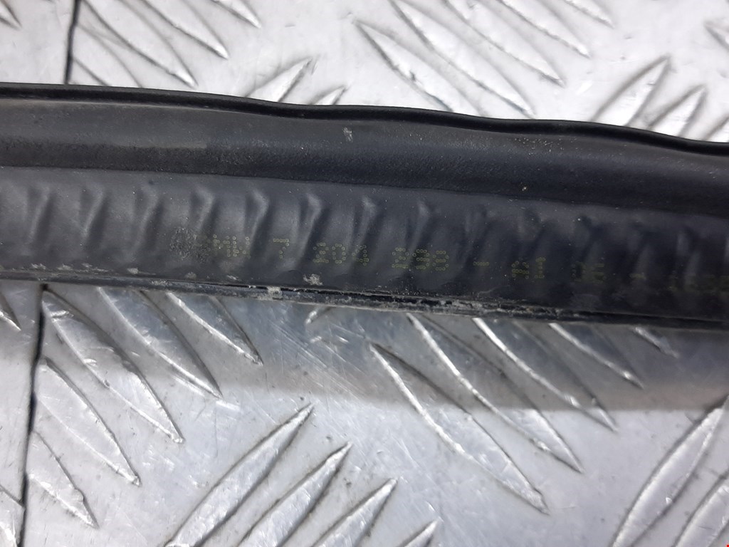 Уплотнитель (наружный) BMW 5er 5 серия F10/F11/F07 2009-2017