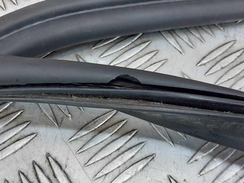 Уплотнитель (наружный) BMW 5er 5 серия F10/F11/F07 2009-2017