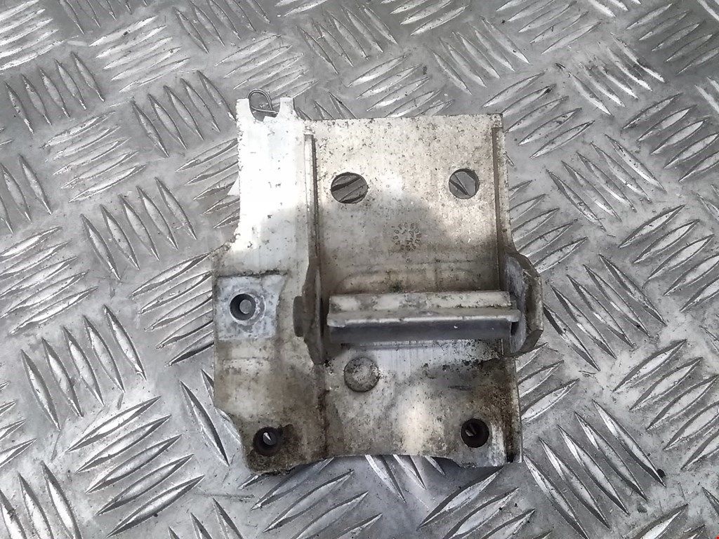 Кронштейн (крепление) радиатора BMW 5er 5 серия F10/F11/F07 2009-2017