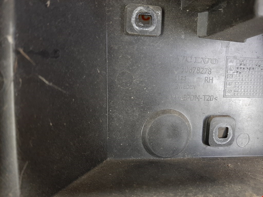 Кронштейн заднего бампера левый правый VOLVO XC90 2002-2014